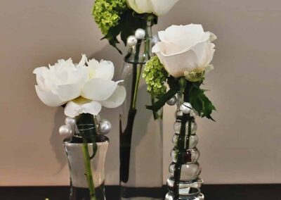 office flowers White Roses and pearl string FFAR00872